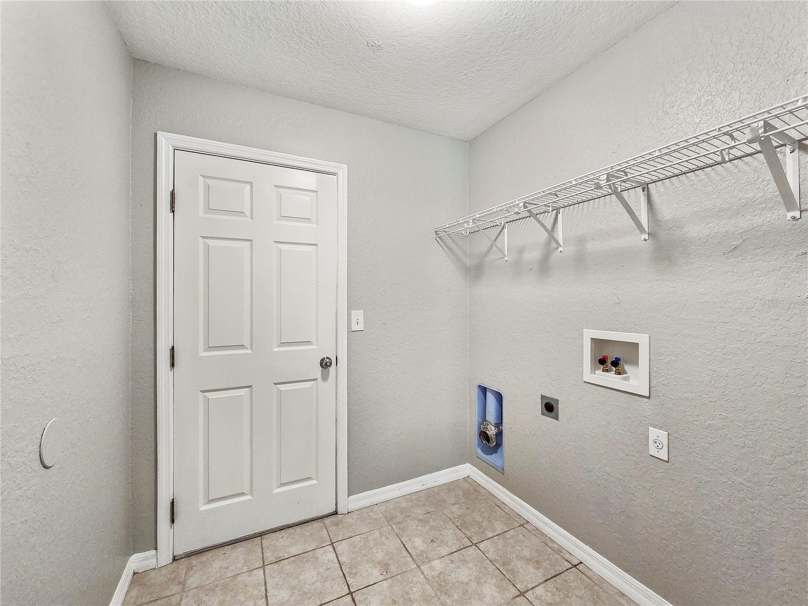 TB8536940 Property Photo 10