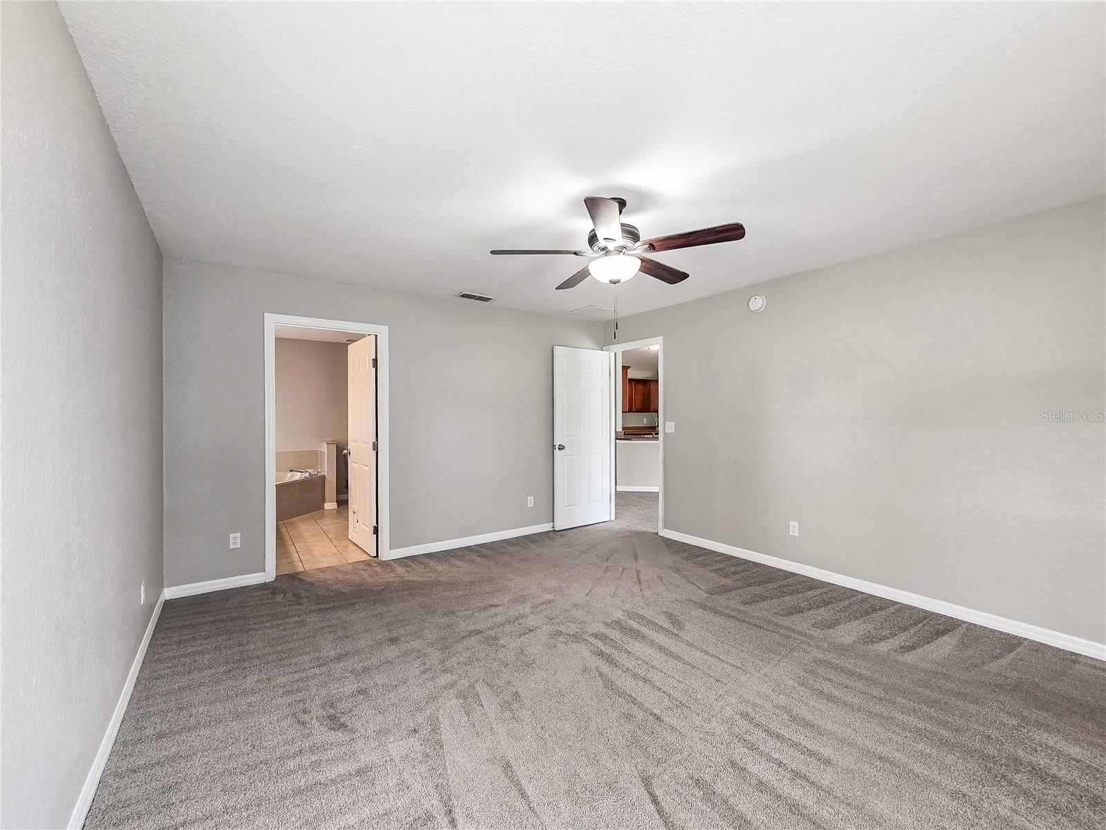 TB8536940 Property Photo 13