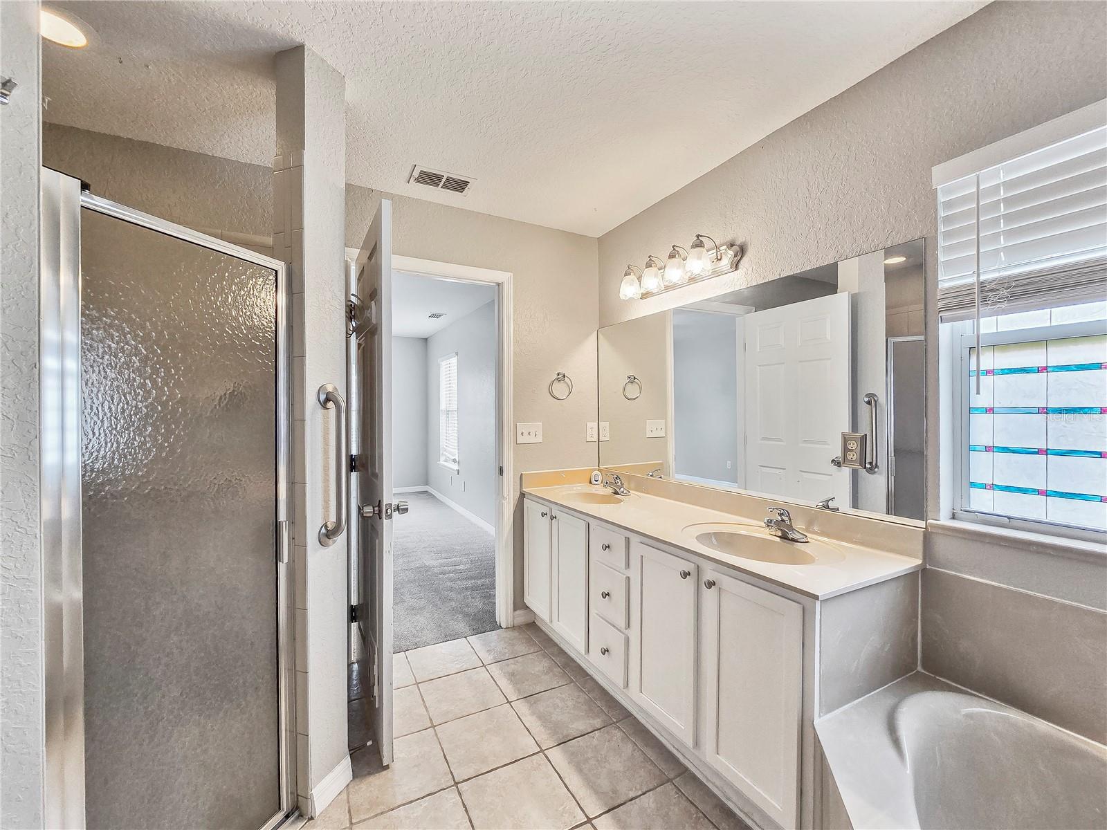 TB8536940 Property Photo 14