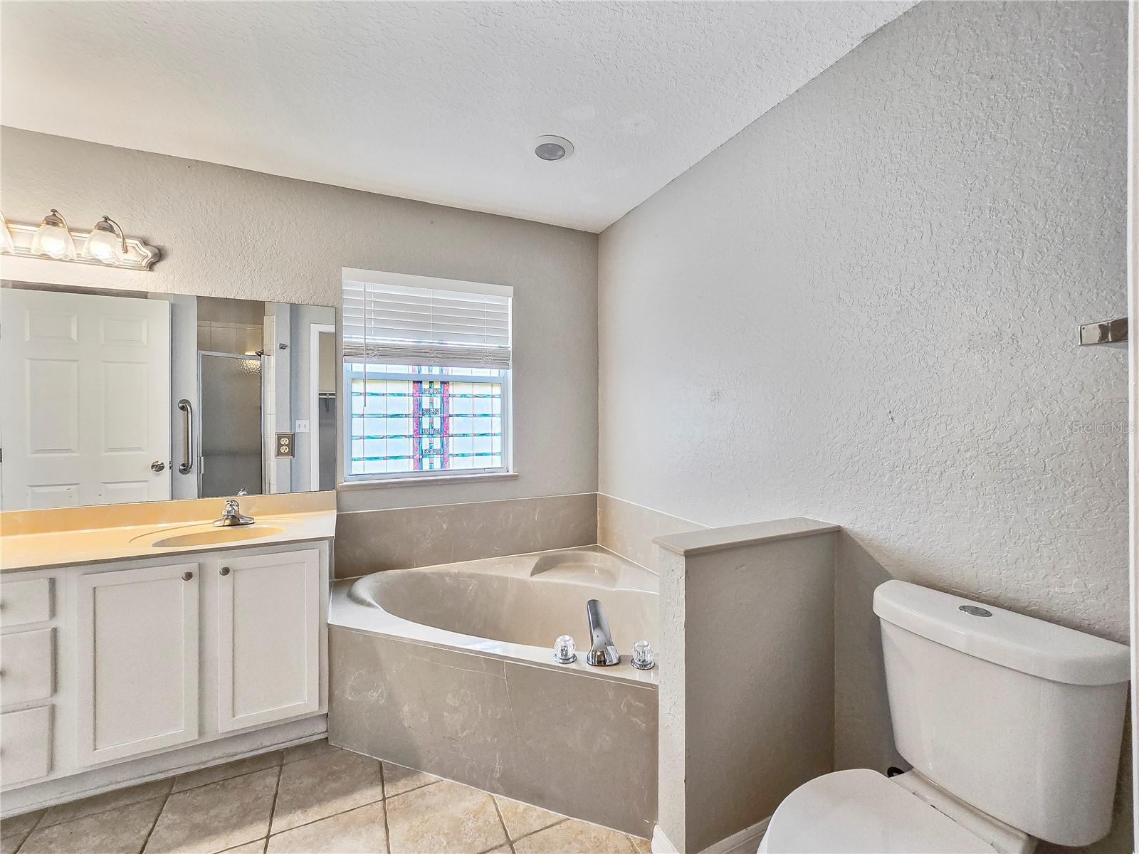 TB8536940 Property Photo 15