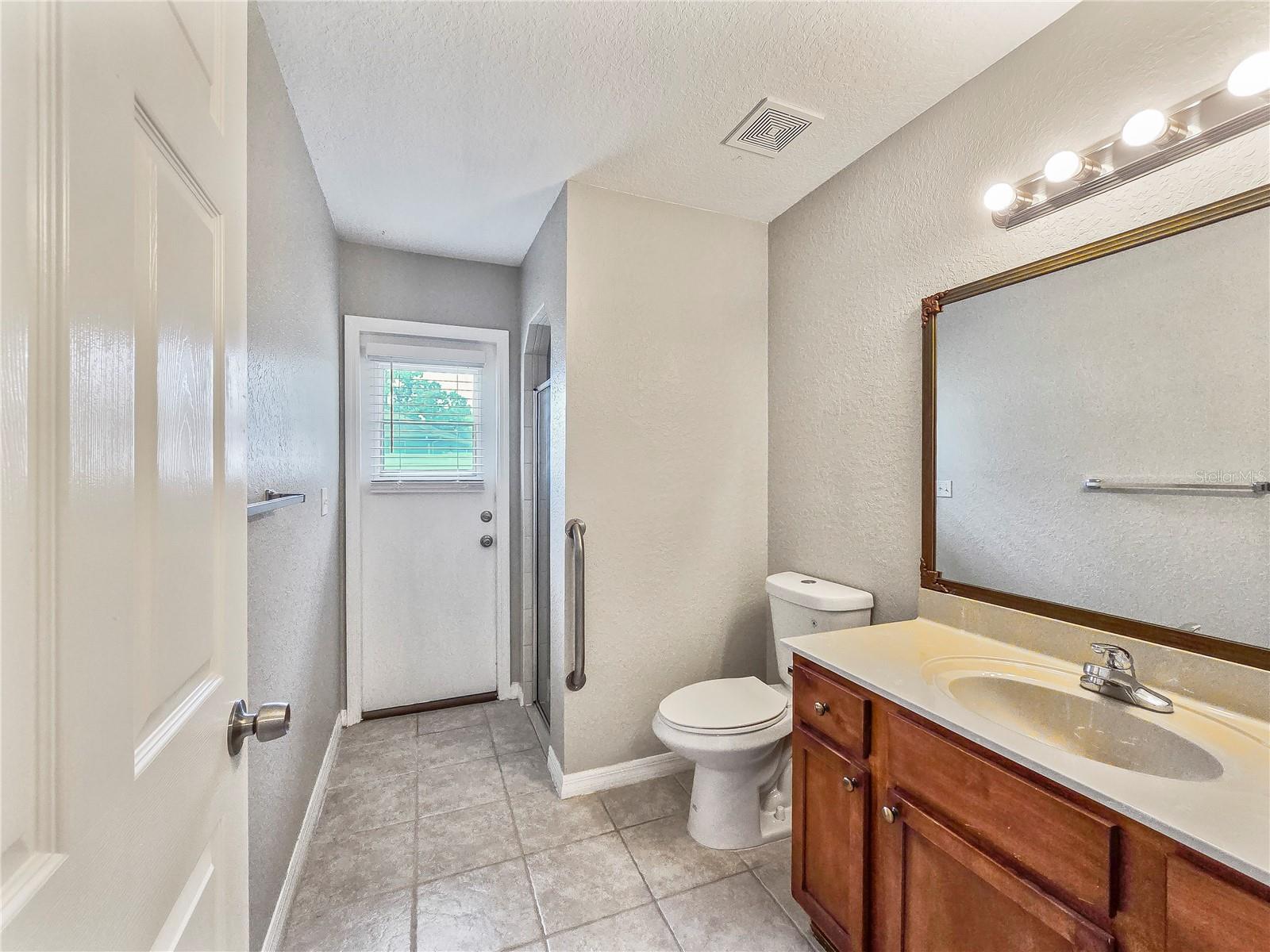 TB8536940 Property Photo 18