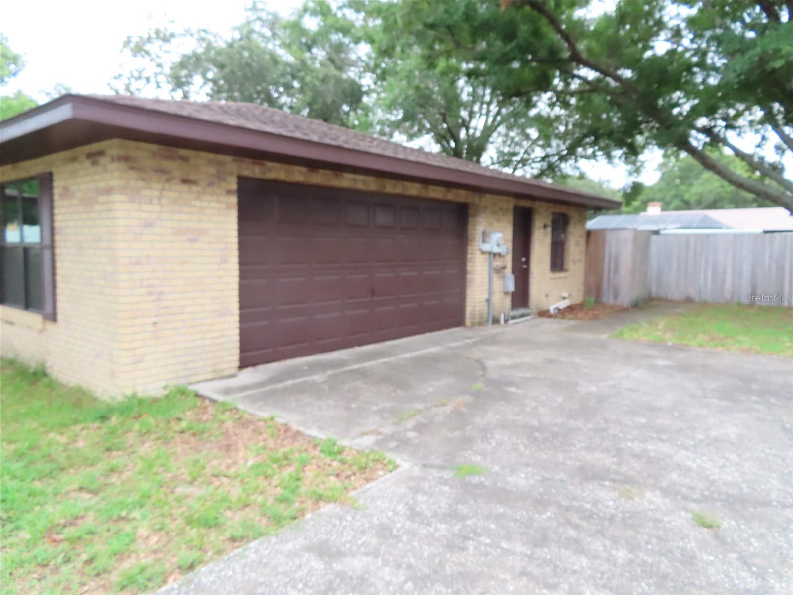 2016 Amesbury Dr Property Photo 2