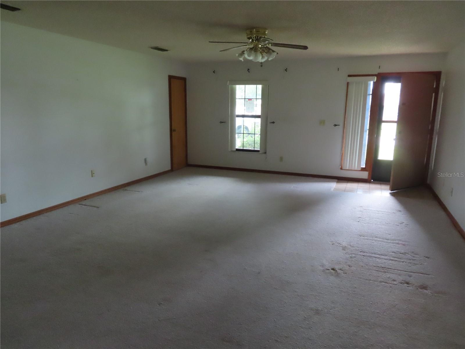 2016 Amesbury Dr Property Photo 3