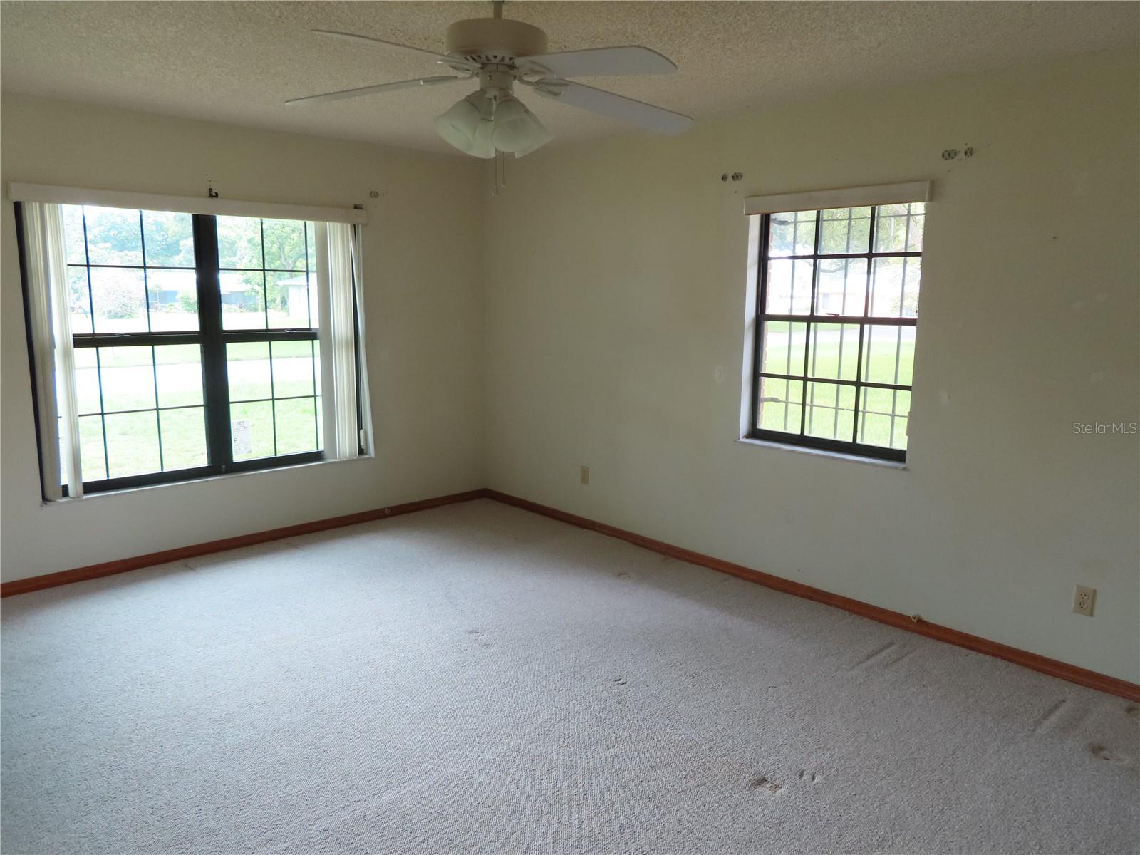 2016 Amesbury Dr Property Photo 6