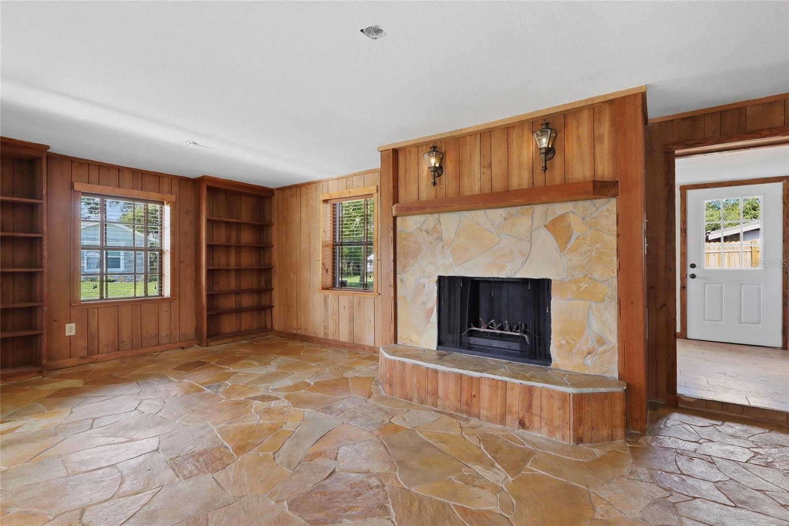 37715 Dixie Ave Property Photo 11