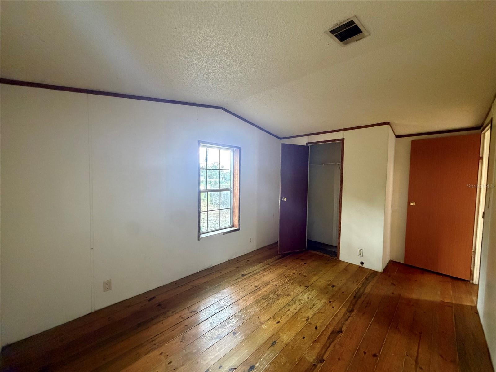 120 Ne 12 Ave Property Photo 8