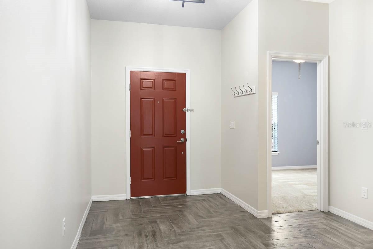 8614 Turnstone Shore Ln Property Photo 3