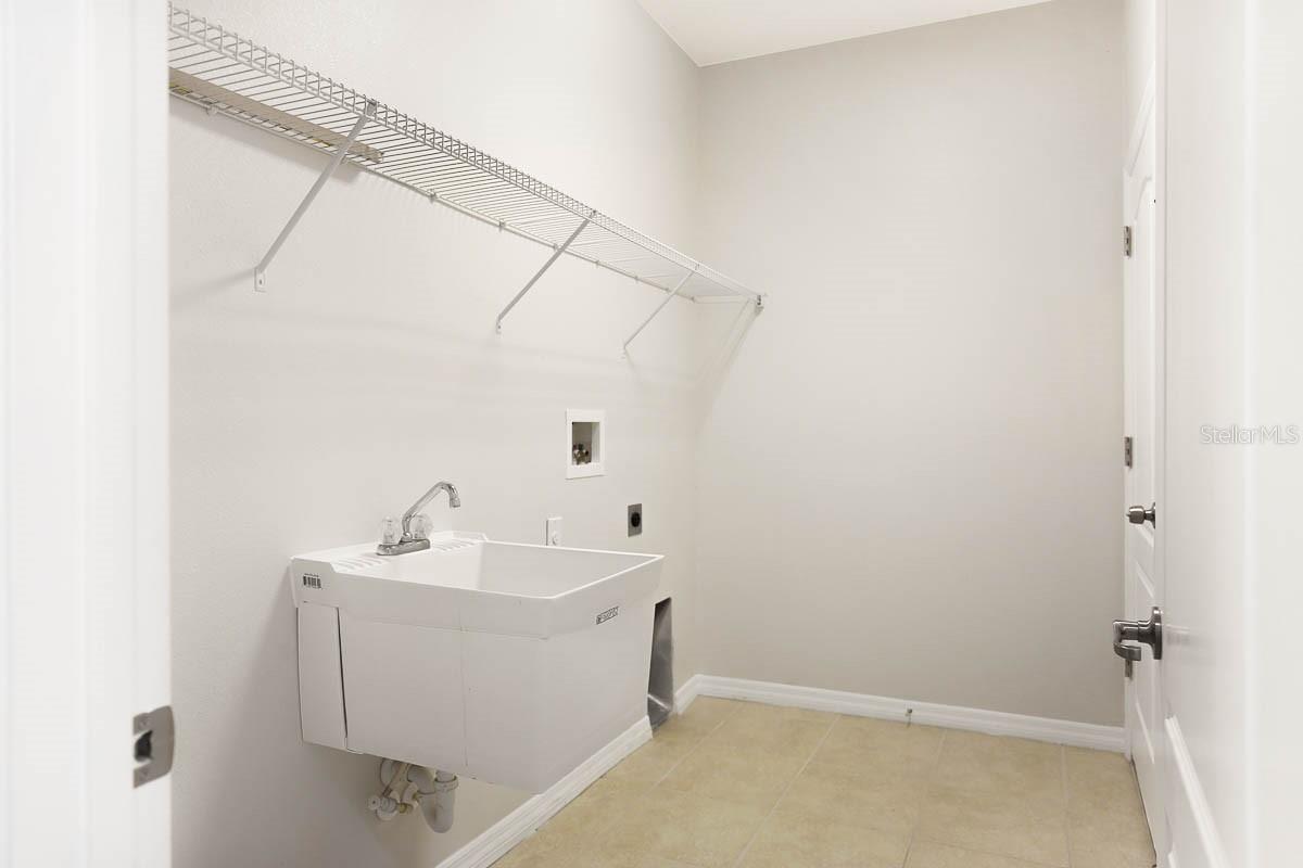 8614 Turnstone Shore Ln Property Photo 9