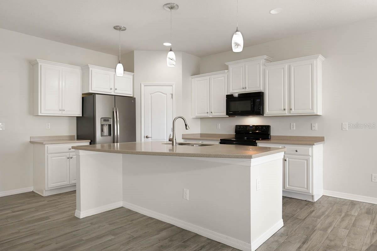 8614 Turnstone Shore Ln Property Photo 10