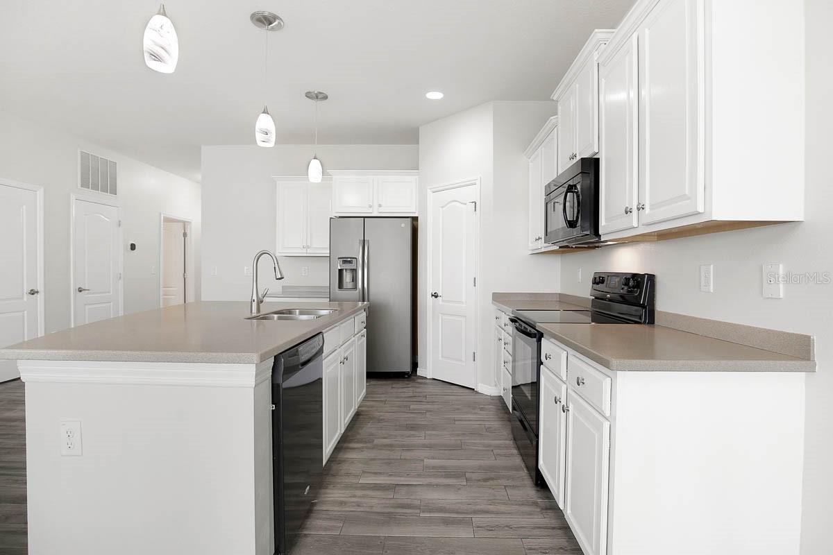 8614 Turnstone Shore Ln Property Photo 11