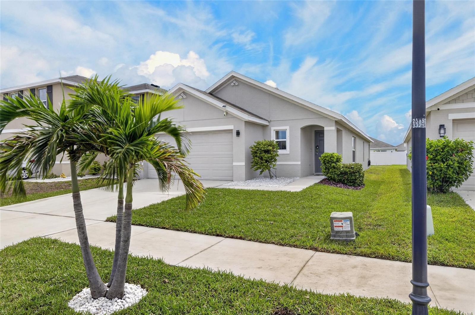 579 Olive Conch St Property Photo 3