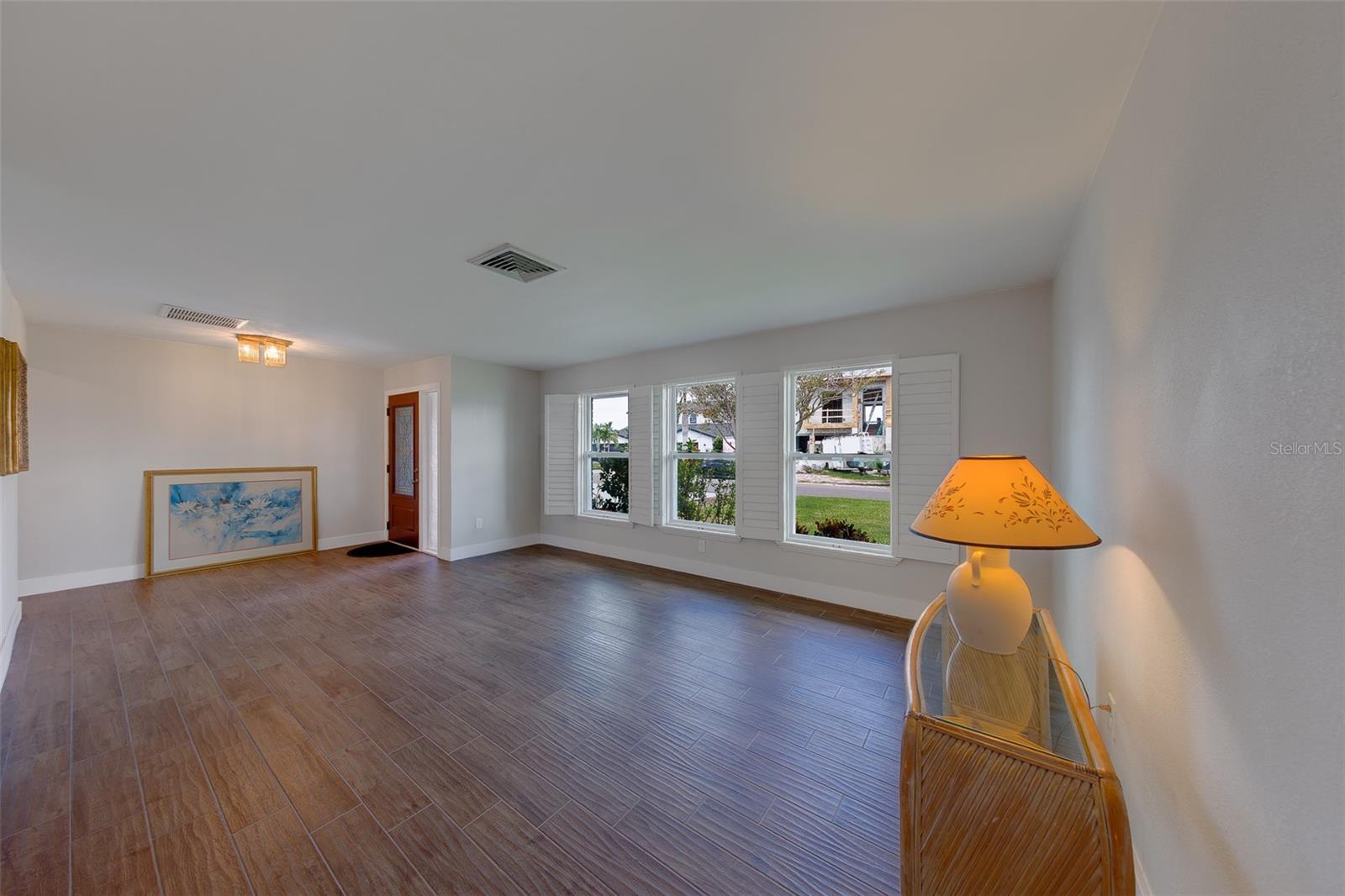 11602 Grove St Property Photo 9