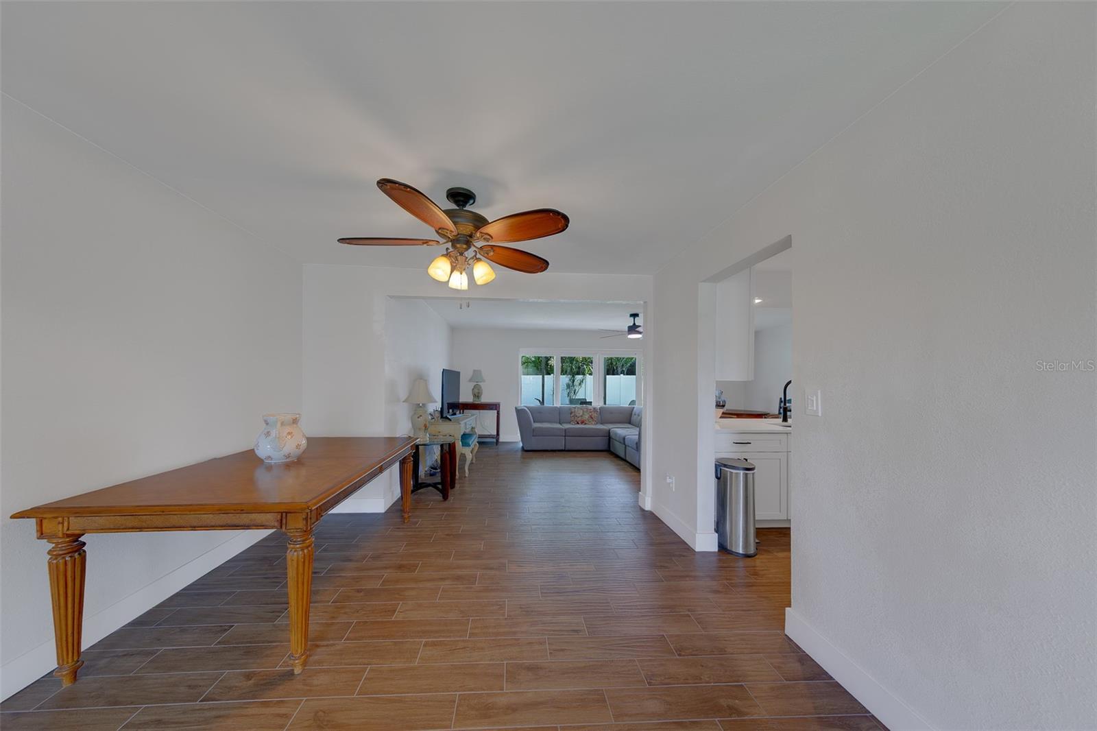 11602 Grove St Property Photo 10