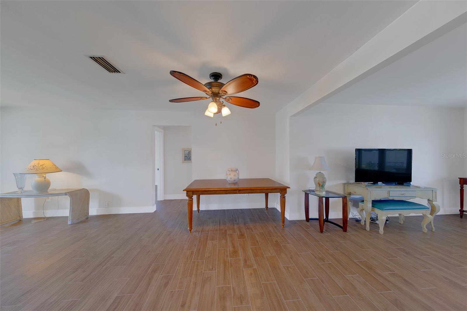 11602 Grove St Property Photo 12