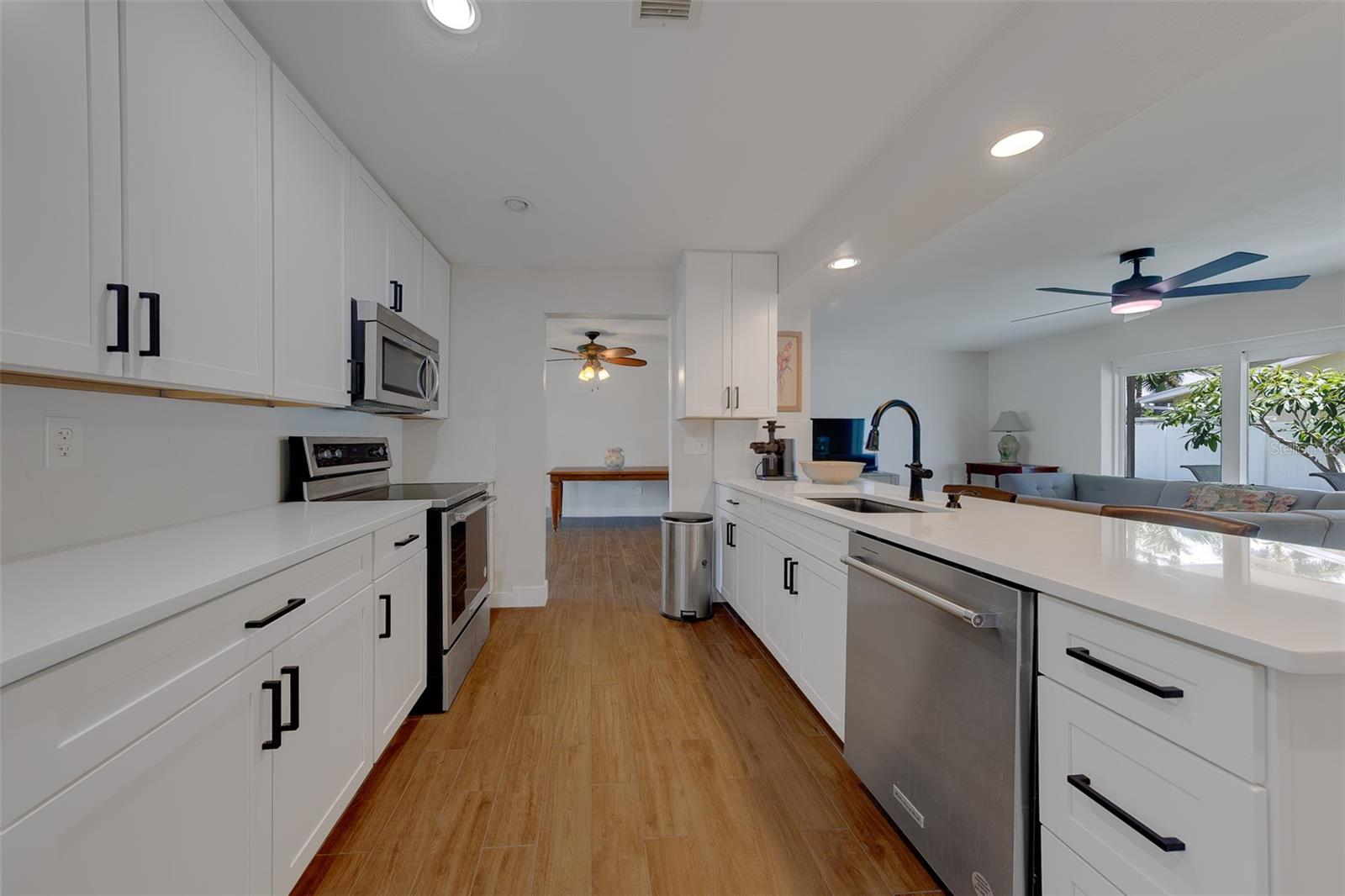 11602 Grove St Property Photo 15