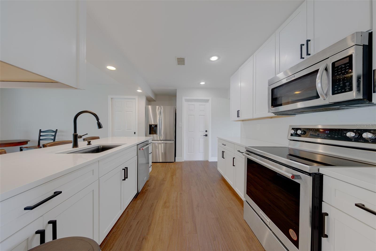 11602 Grove St Property Photo 16