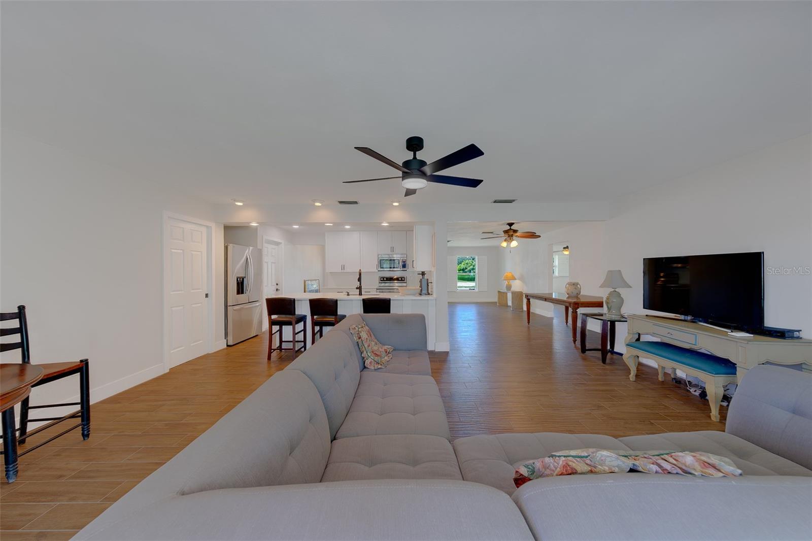 11602 Grove St Property Photo 19