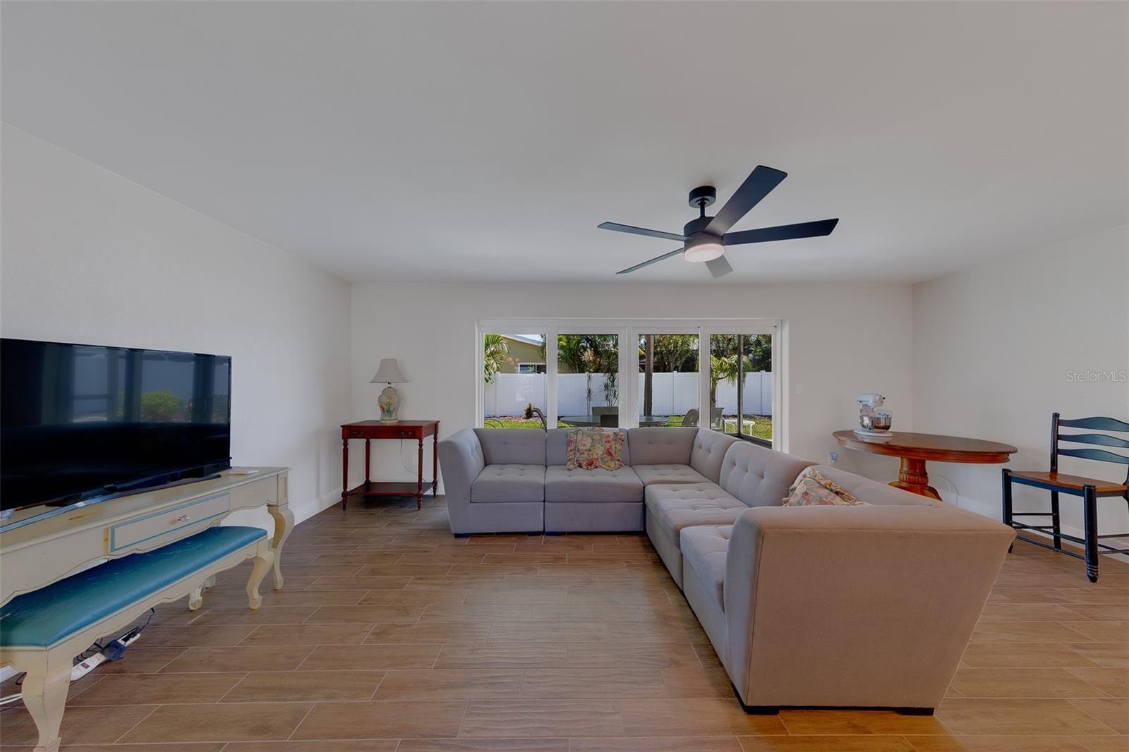 11602 Grove St Property Photo 21