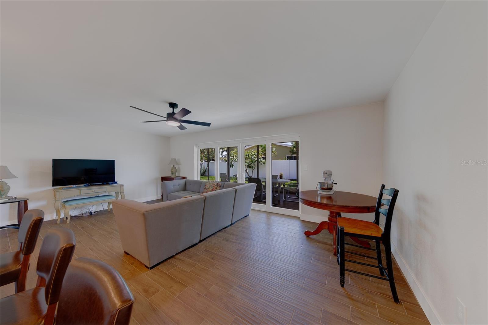 11602 Grove St Property Photo 22