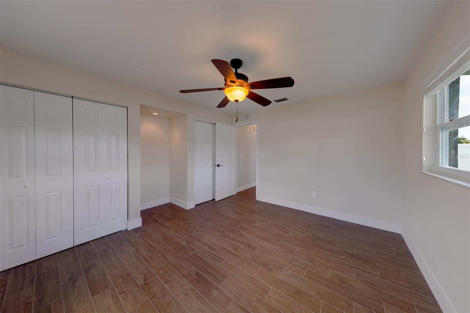 11602 Grove St Property Photo 32