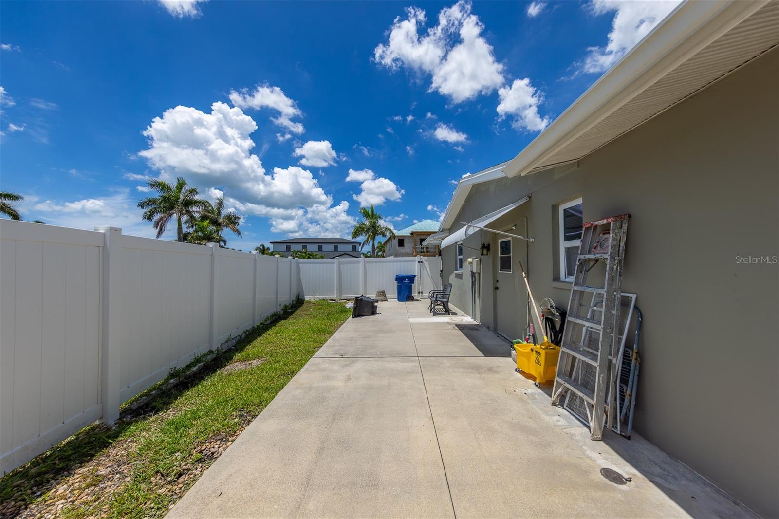 11602 Grove St Property Photo 44
