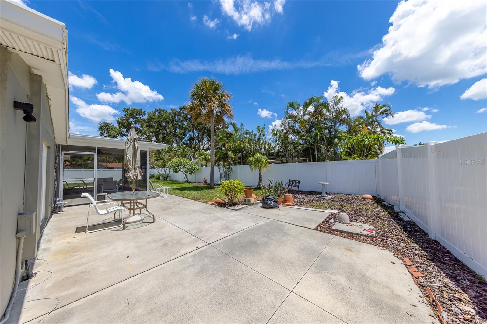 11602 Grove St Property Photo 45