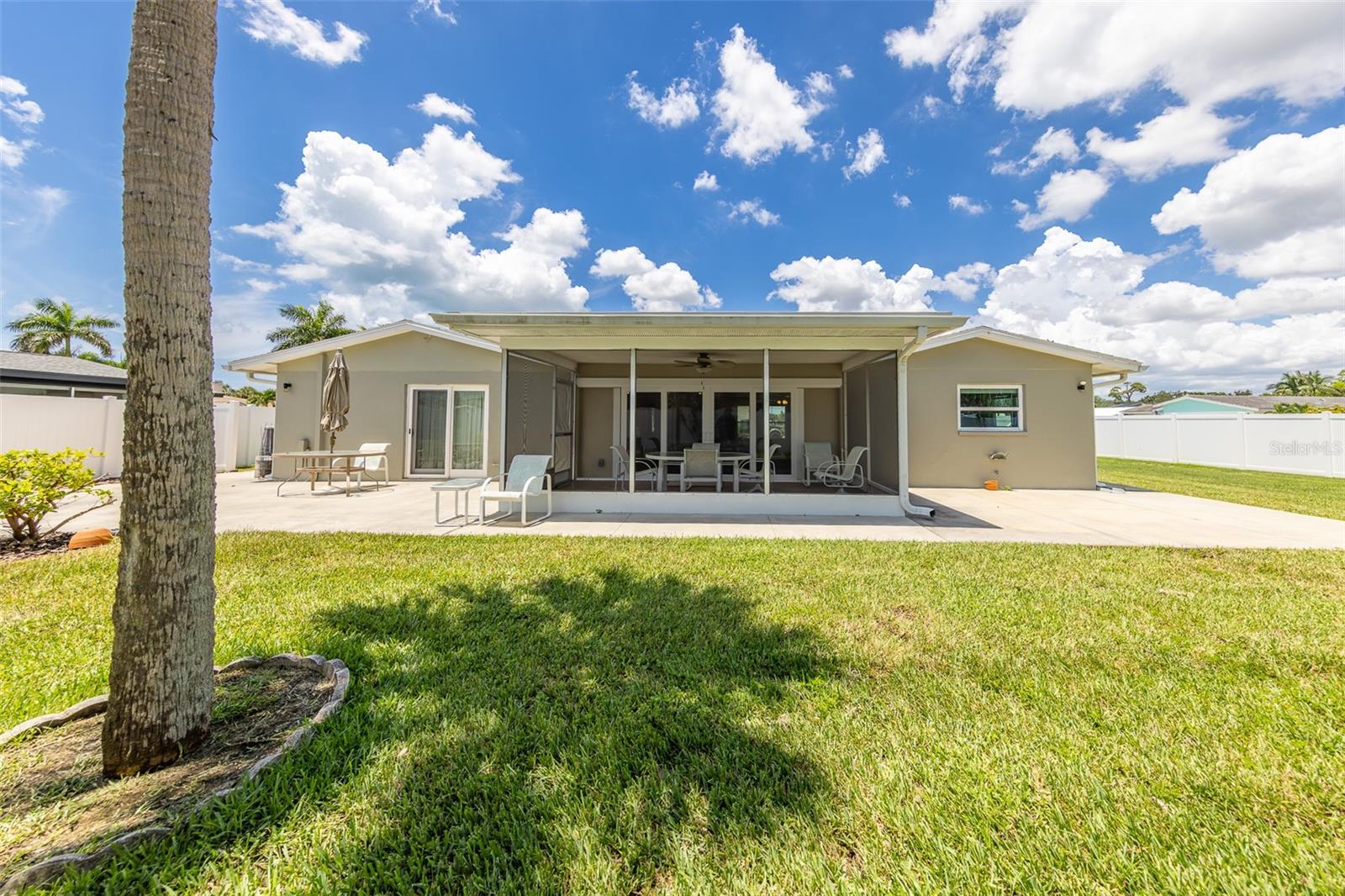 11602 Grove St Property Photo 46