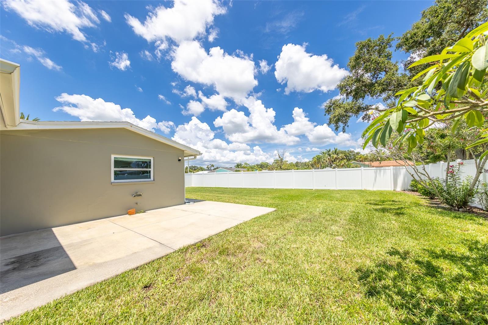 11602 Grove St Property Photo 48