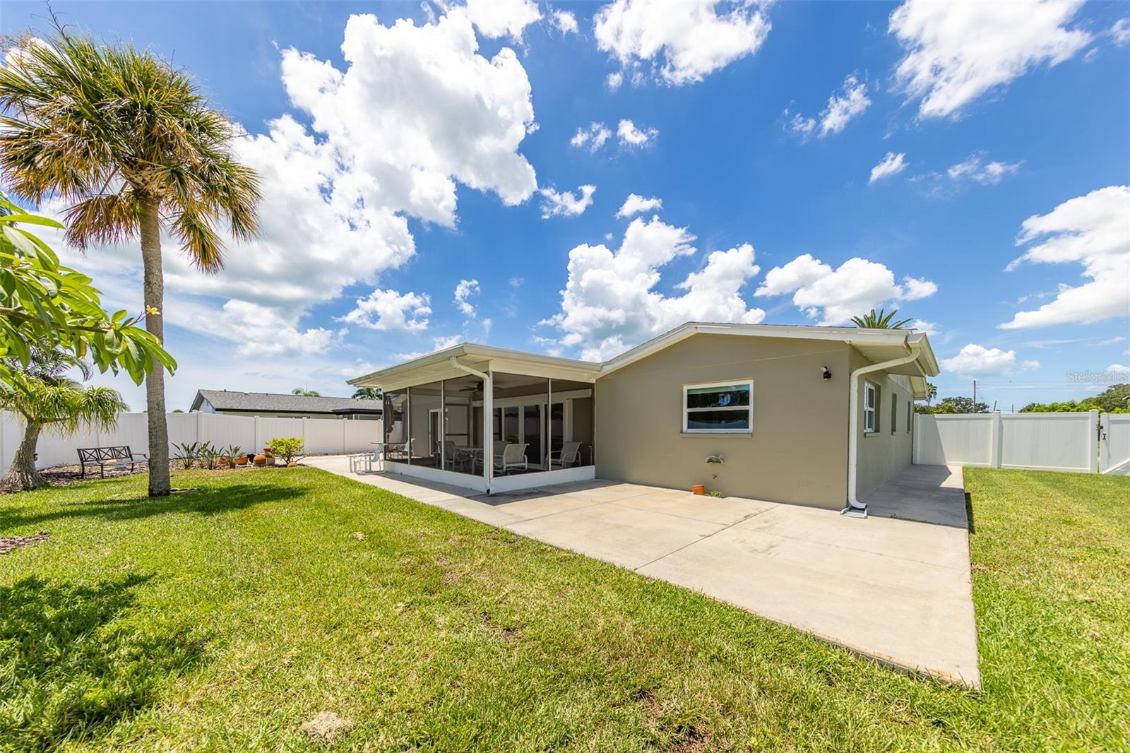 11602 Grove St Property Photo 49
