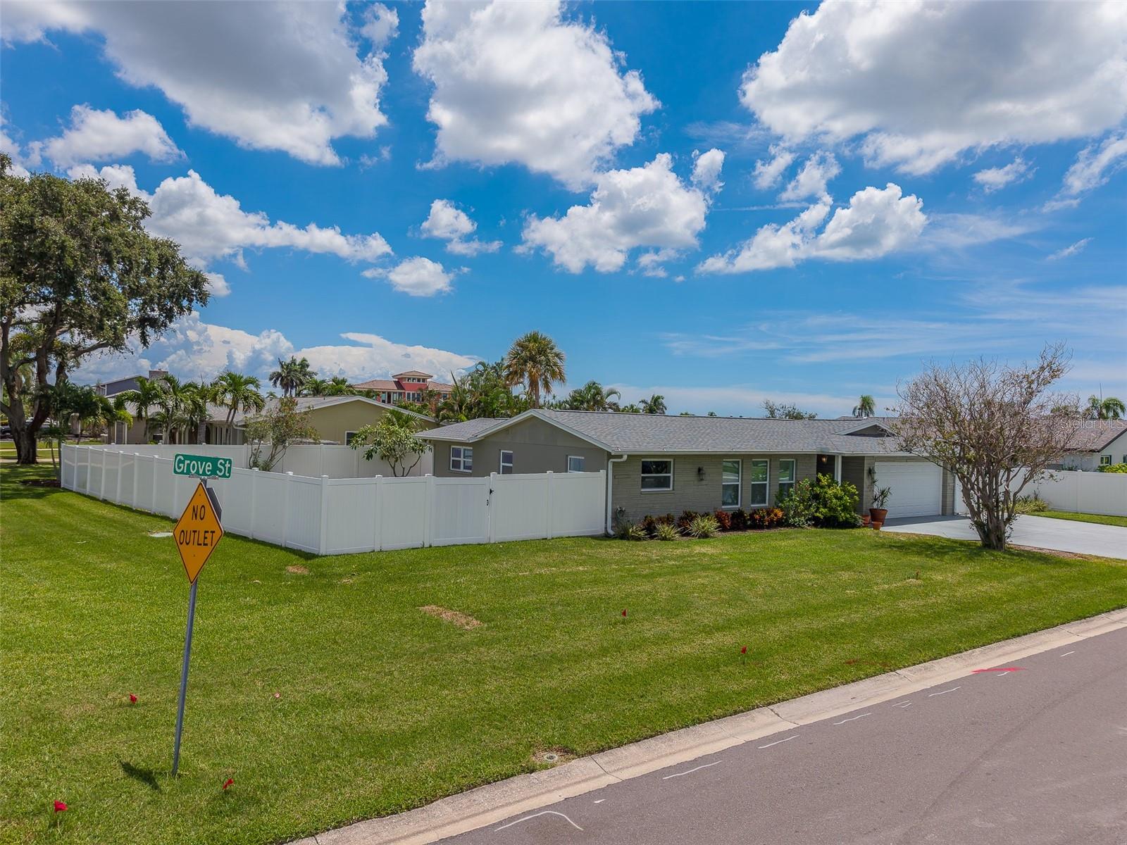 11602 Grove St Property Photo 61