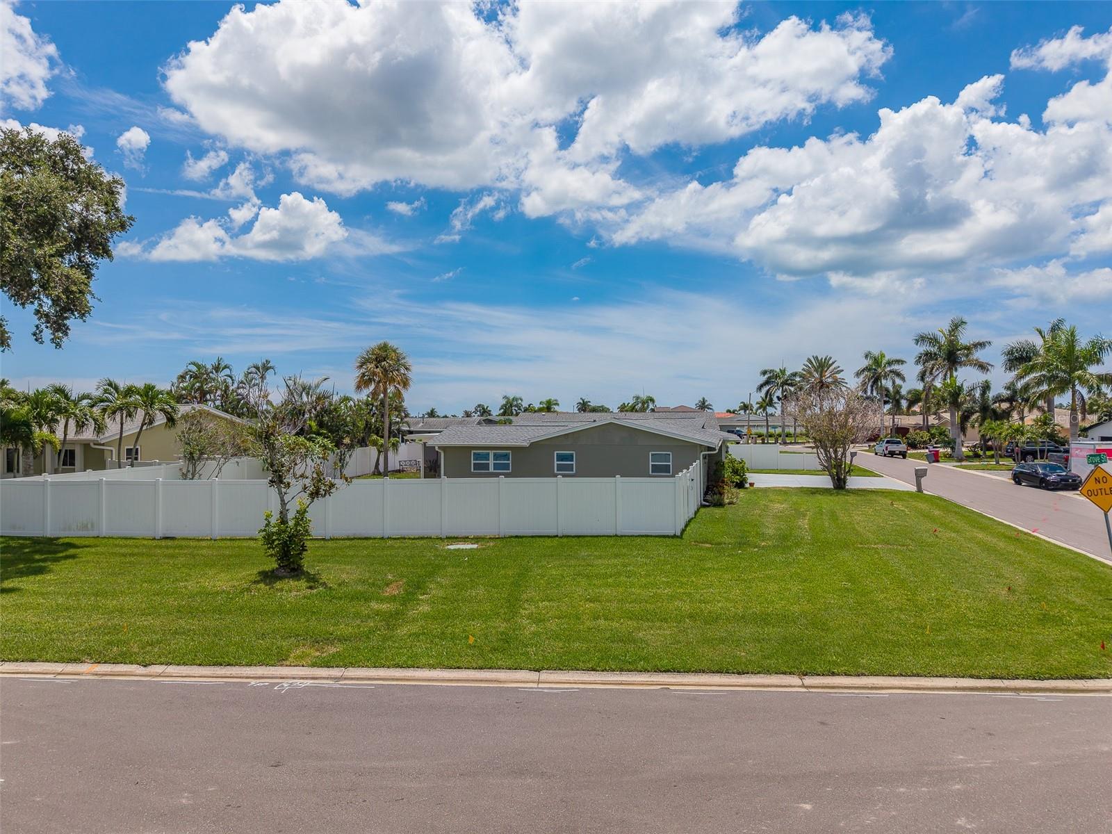 11602 Grove St Property Photo 62