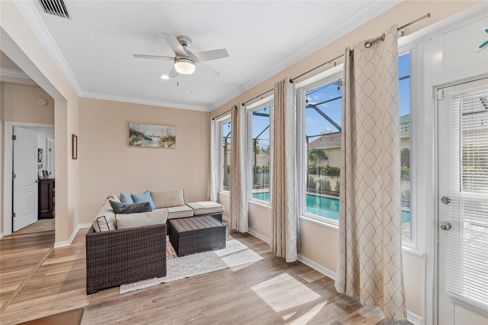 1119 Villeroy Dr Property Photo 30