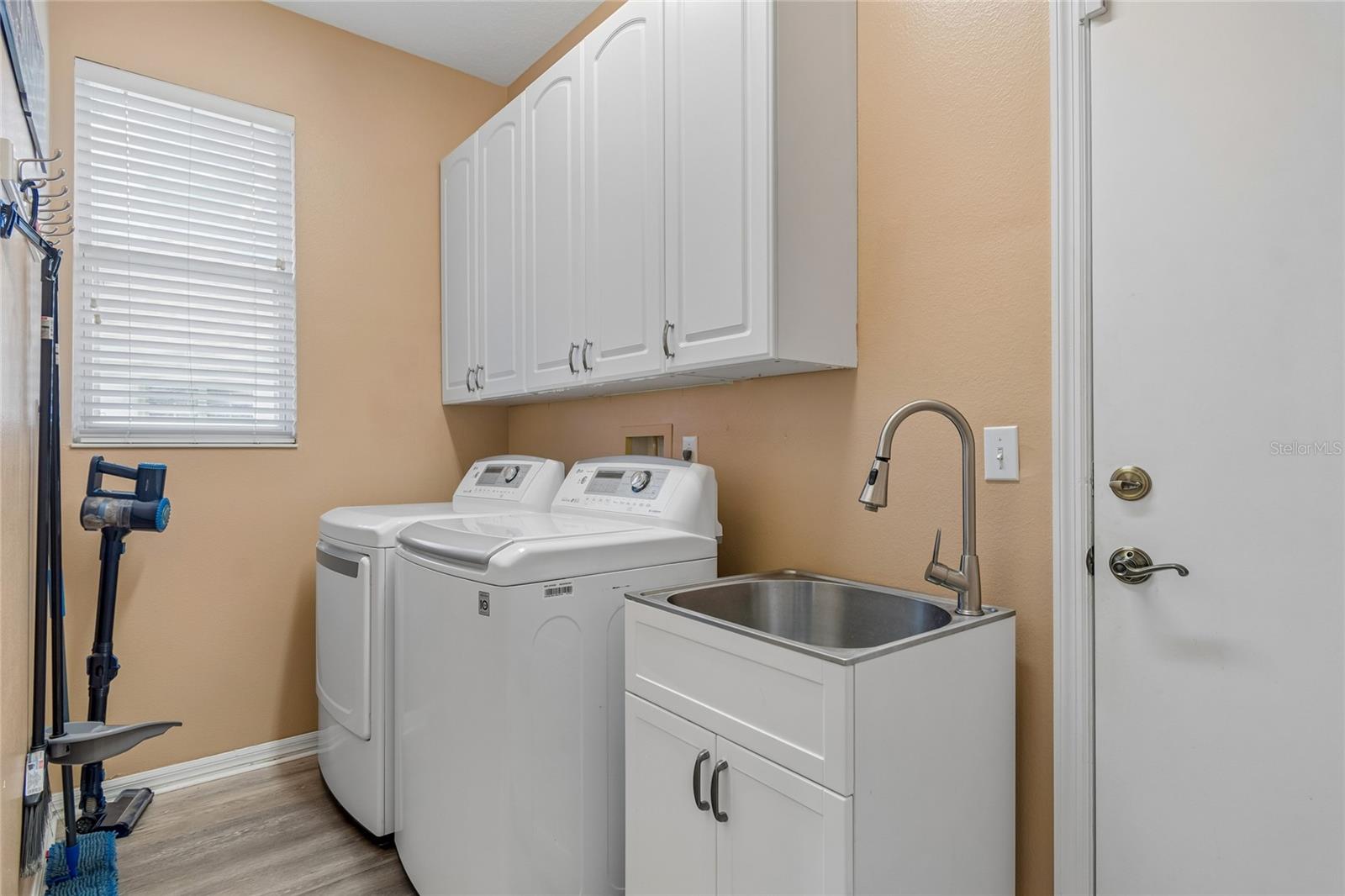 1119 Villeroy Dr Property Photo 39