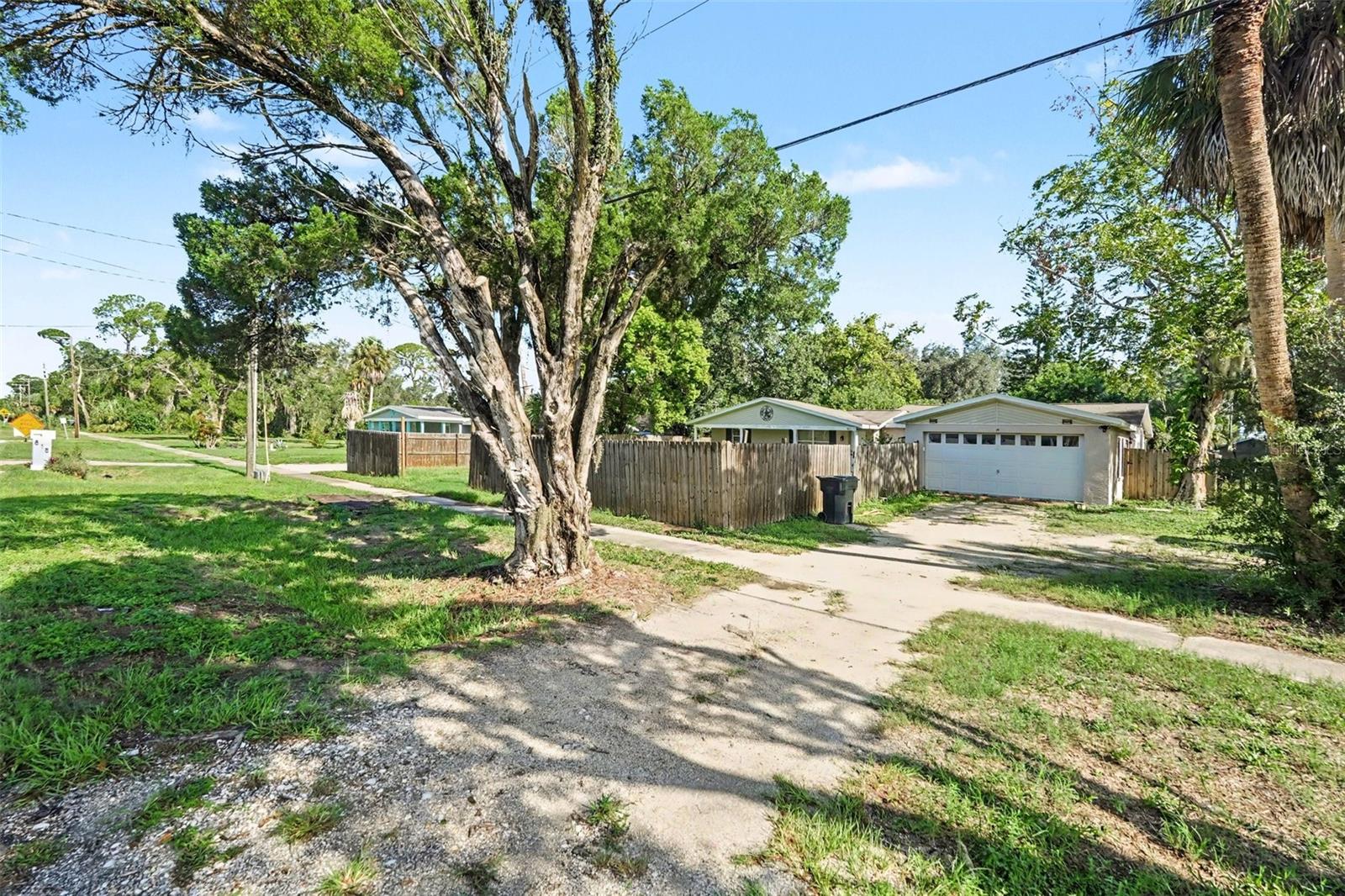 805 W College Ave Property Photo 1