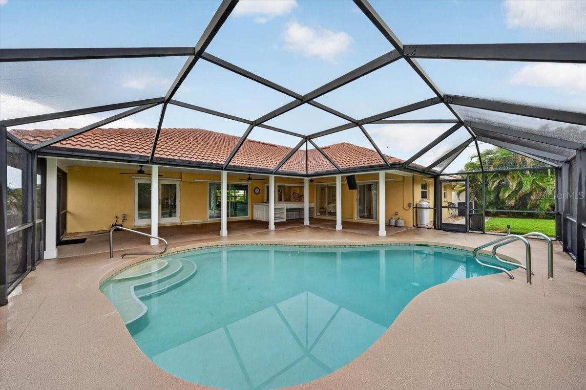 100 Matisse Cir W Property Photo 2