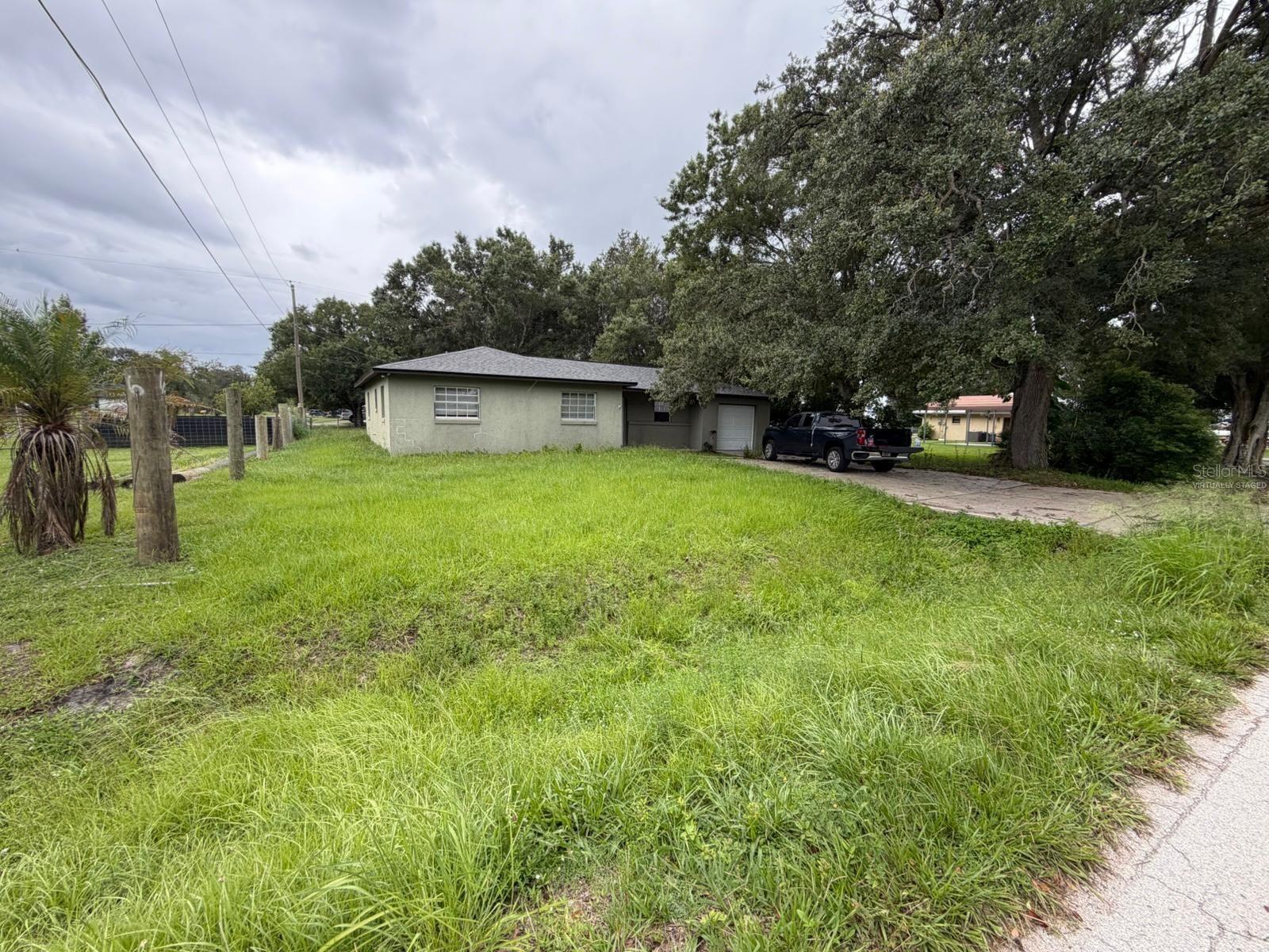 1423 Ne Livingston St Property Photo