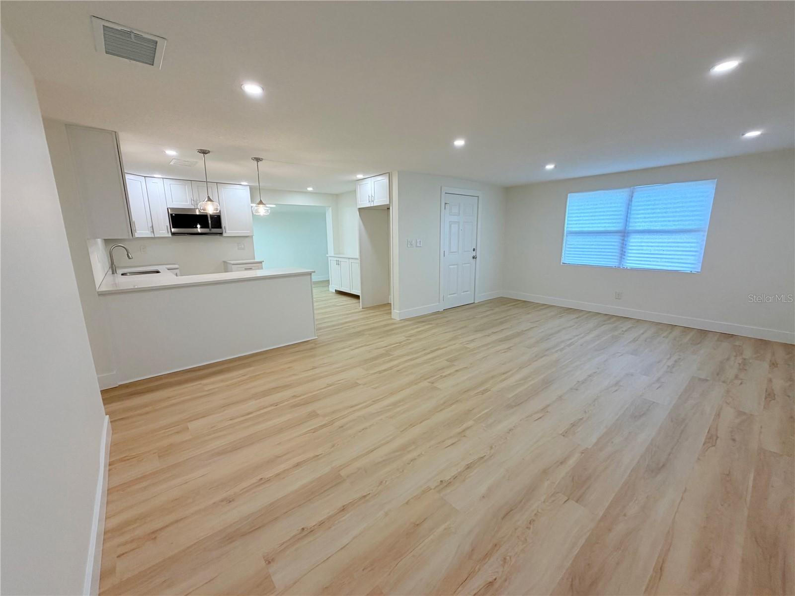 4533 W Fern St Property Photo 6