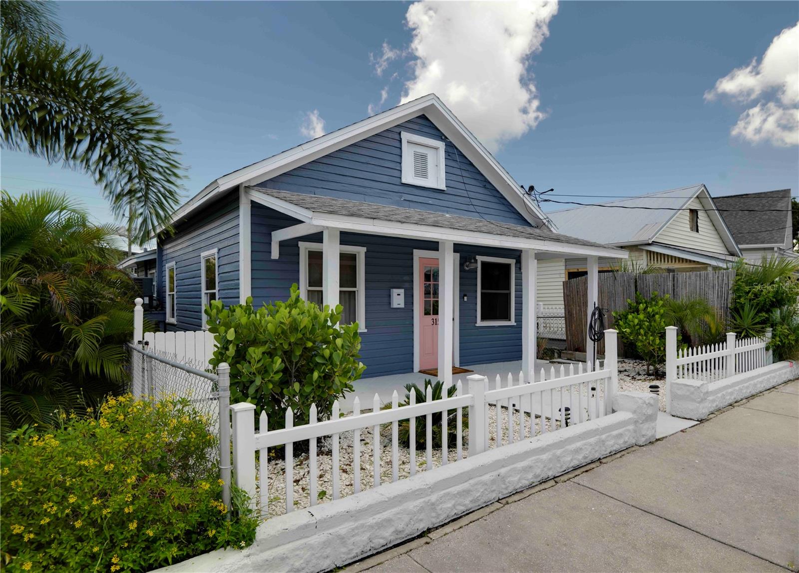 315 Hope St Property Photo 2