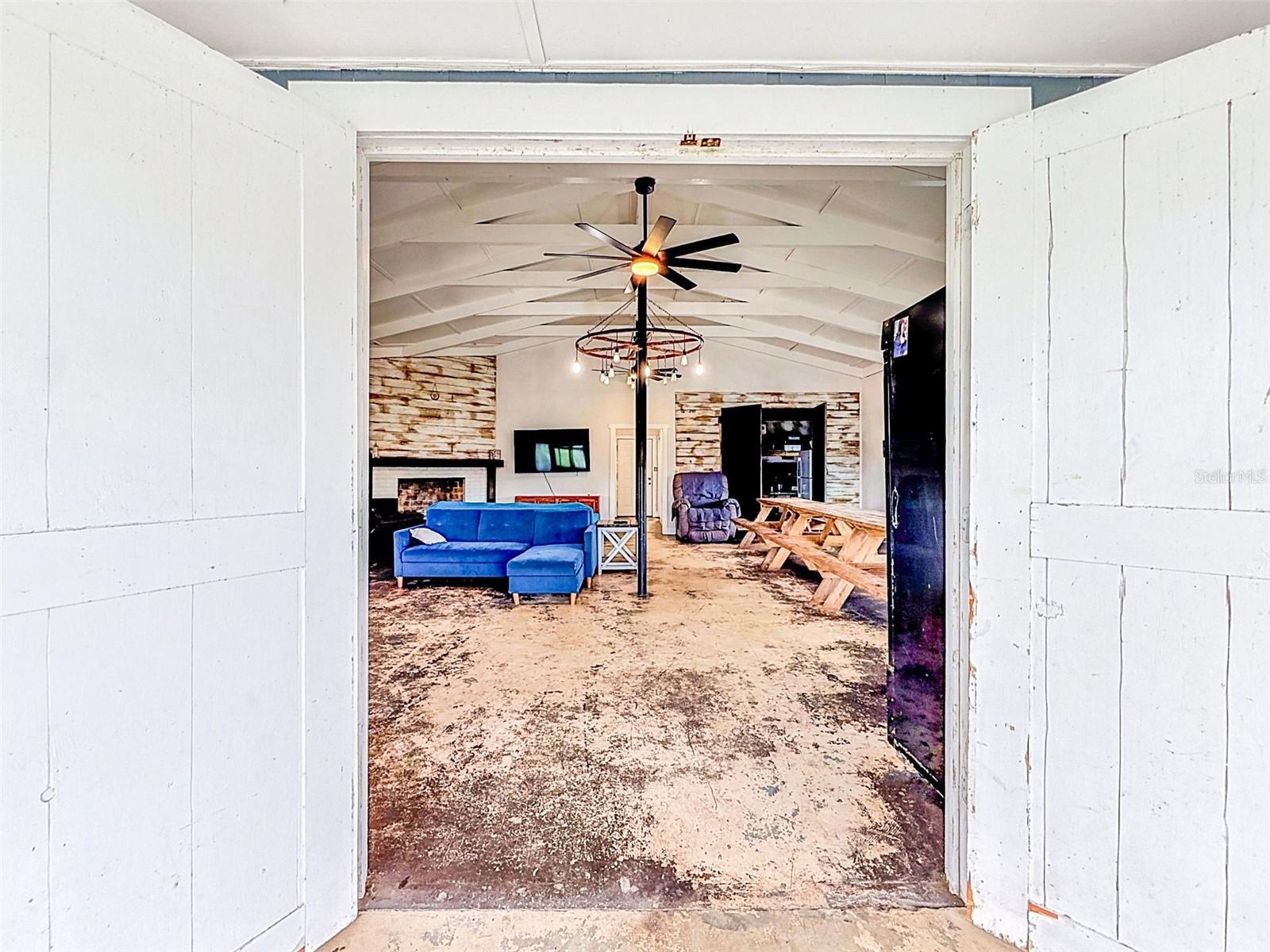 16736 Powerline Rd Property Photo 9