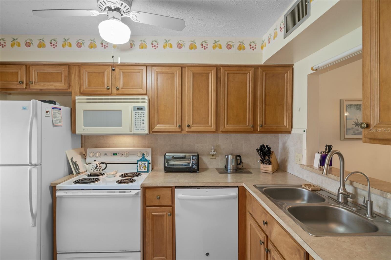 3642 Trophy Blvd Property Photo 6