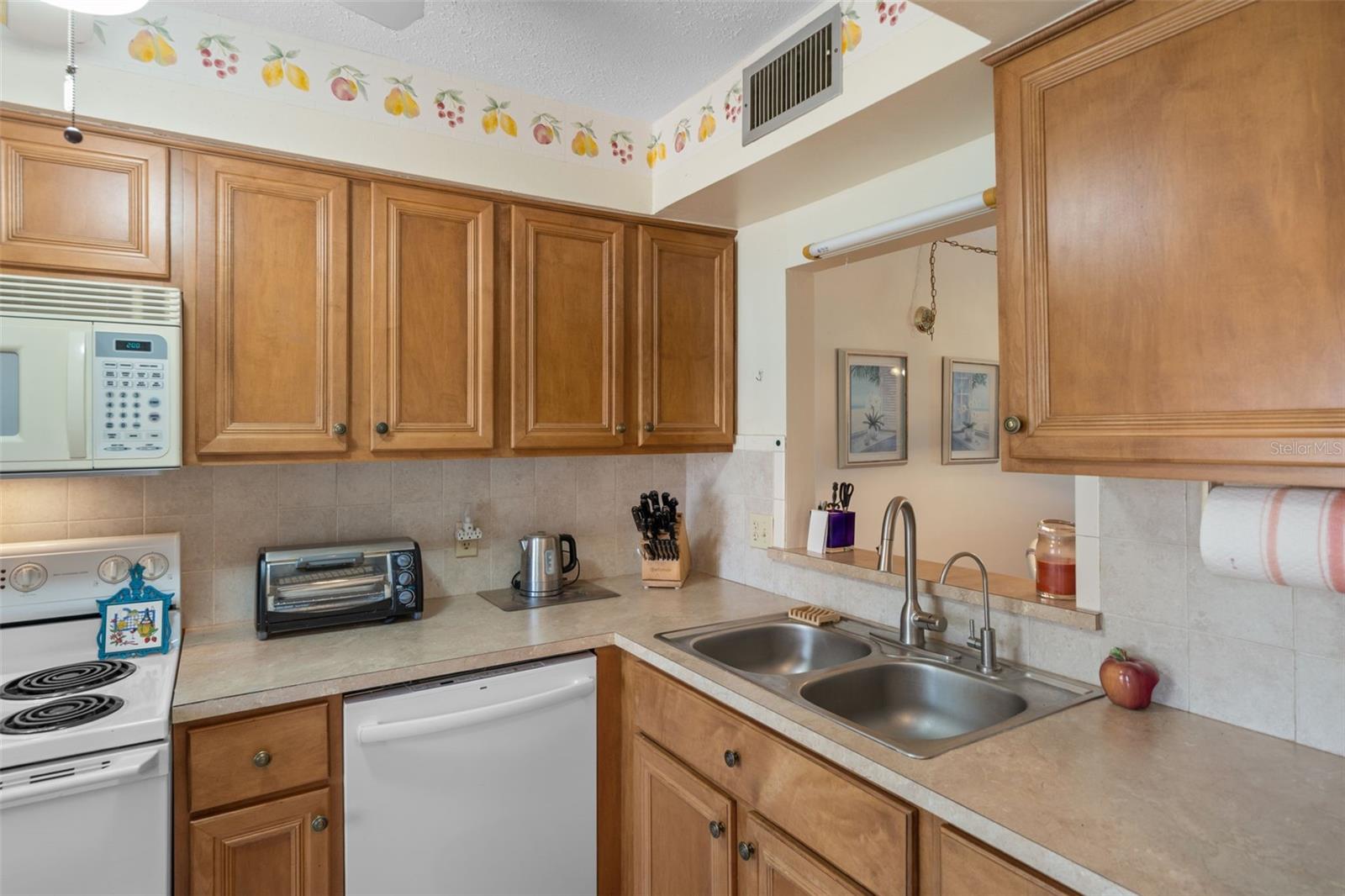 3642 Trophy Blvd Property Photo 9