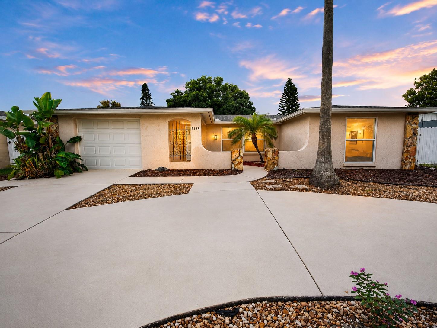 9135 Greenbriar Ln Property Photo