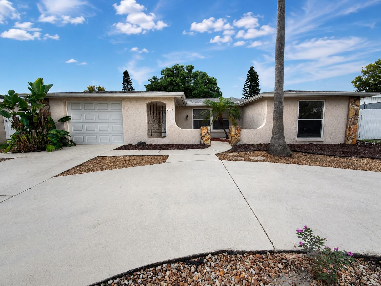 9135 Greenbriar Ln Property Photo 2