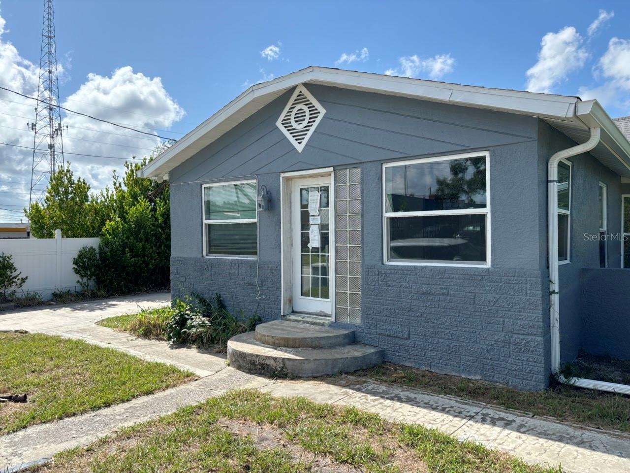 1169 KINGSLEY ST Property Photo 1