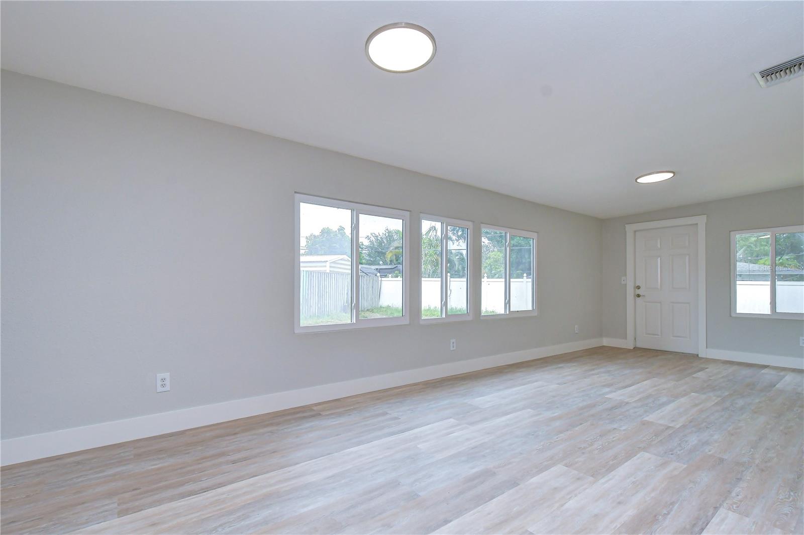 1800 Druid Rd E Property Photo 13