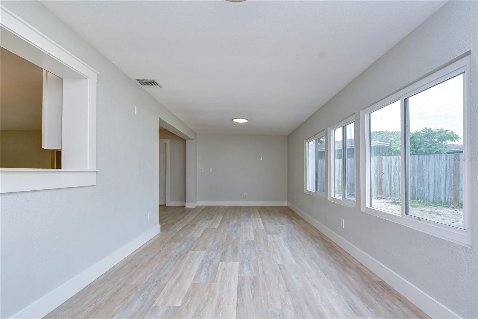 1800 Druid Rd E Property Photo 18