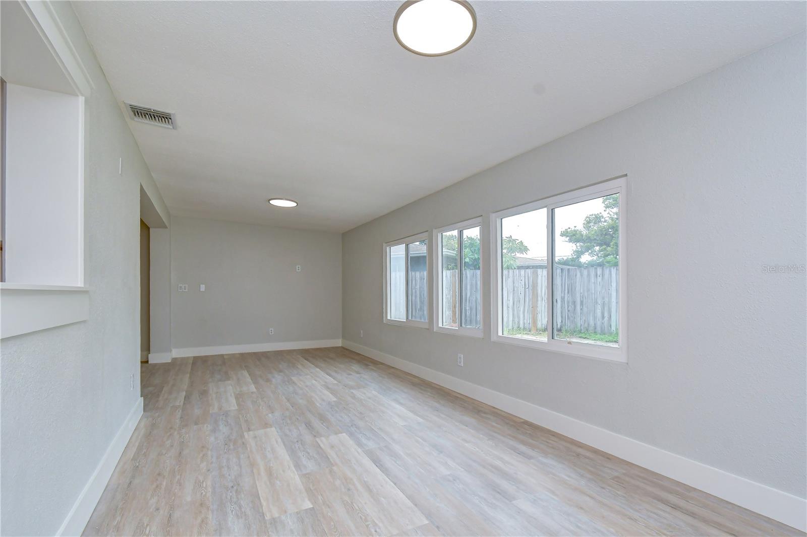 1800 Druid Rd E Property Photo 19