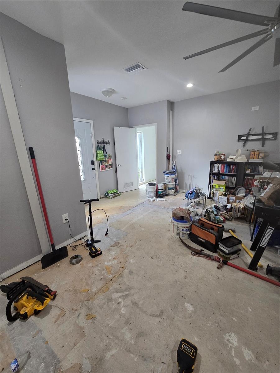 908 Grand Central St Property Photo 2
