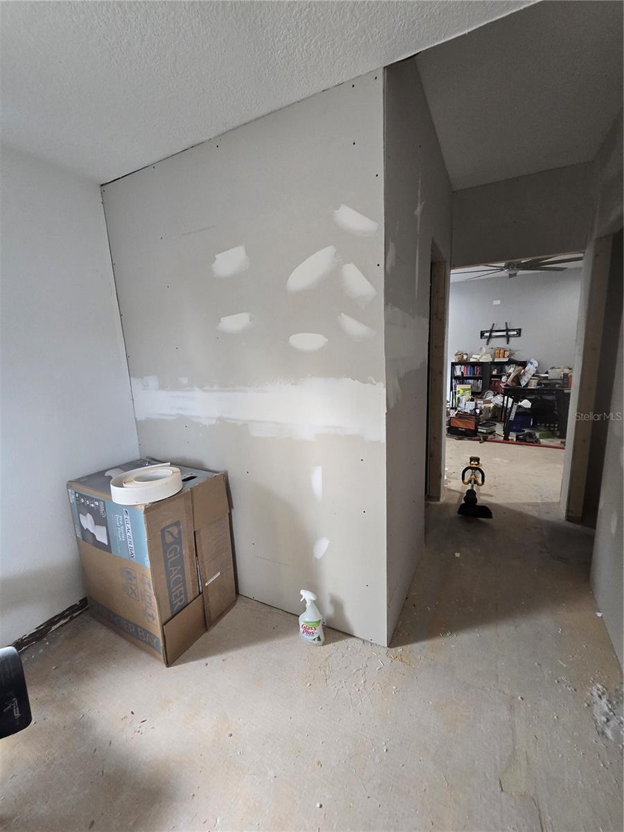 908 Grand Central St Property Photo 6