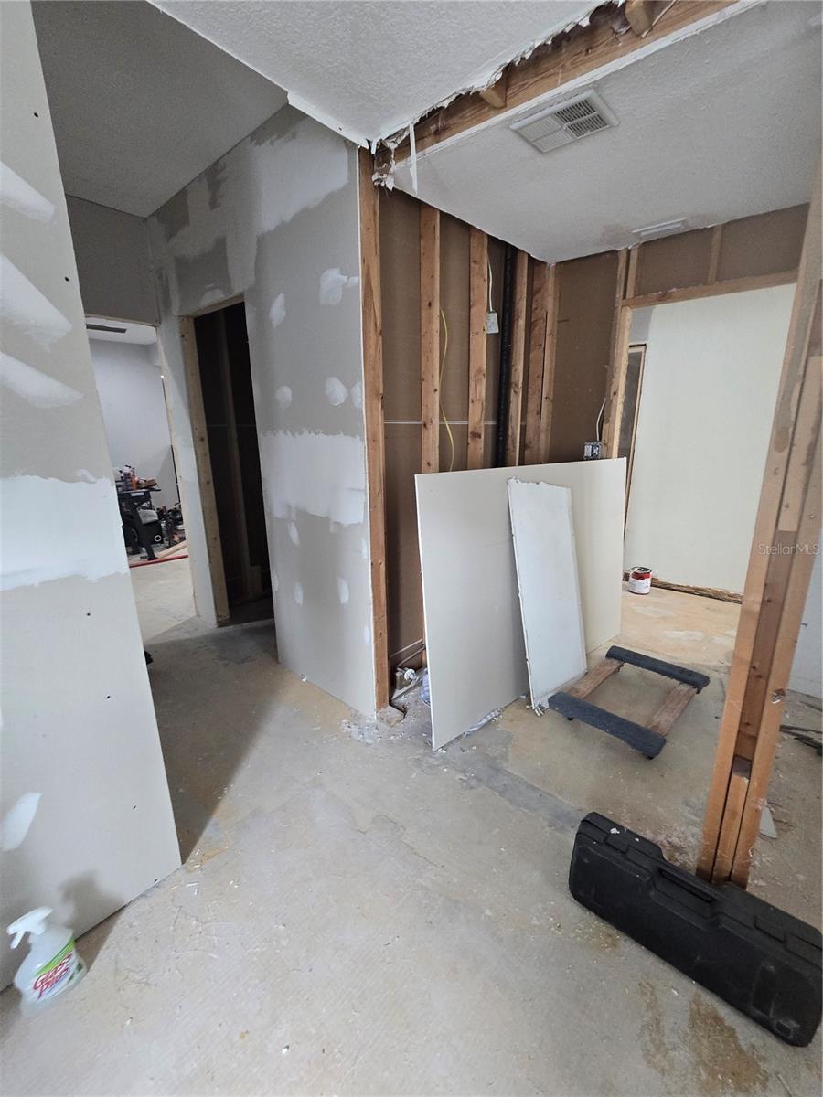 908 Grand Central St Property Photo 7